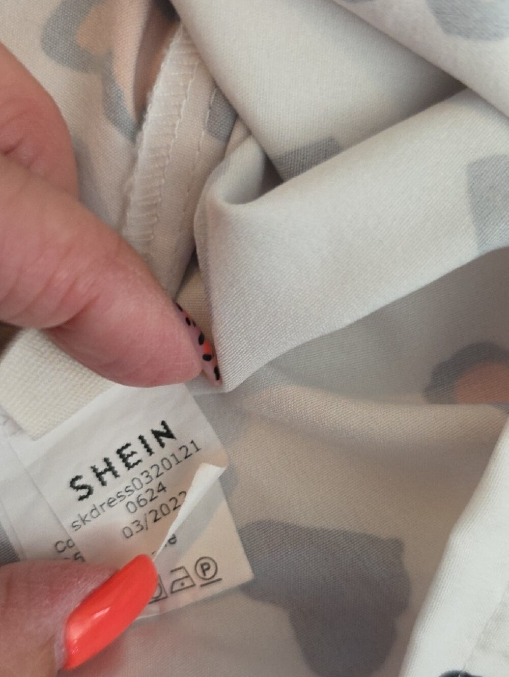 SHEIN White Dress with Multicolor Heart Print - Picture 2 of 5